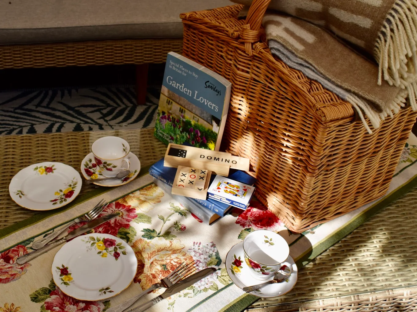 The Little Picnic Shop, afternoon tea in Castle Combe